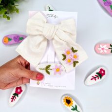 White bow pink embordered with snap