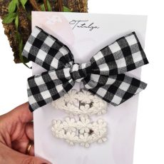 Gingham bow with crochet snaps